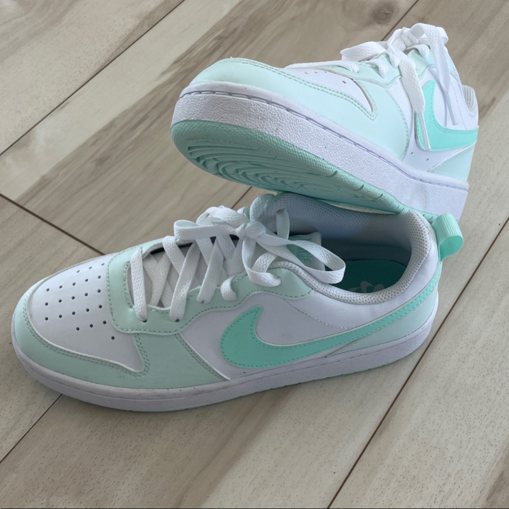 Nike White and Mint Athletic Shoes